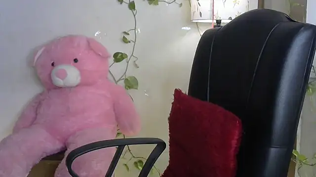 Snapshot of Black_cat_cutie chatting on June 18, 5:30 am Black cat cutie online show from June 18, 5:30 am