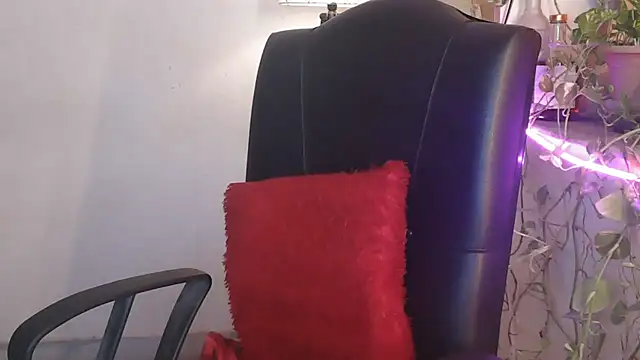 Snapshot of Black_cat_cutie chatting on July 21, 5:10 am Black cat cutie online show from July 21, 5:10 am
