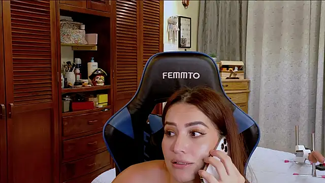 Snapshot of Abrilqueen chatting on July 26, 2:42 am Abrilqueen online show from July 26, 2:42 am