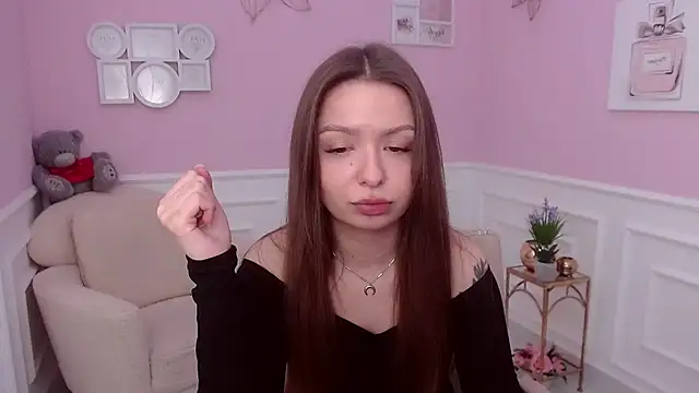 LucySkilar online show from December 19, 7:29 am