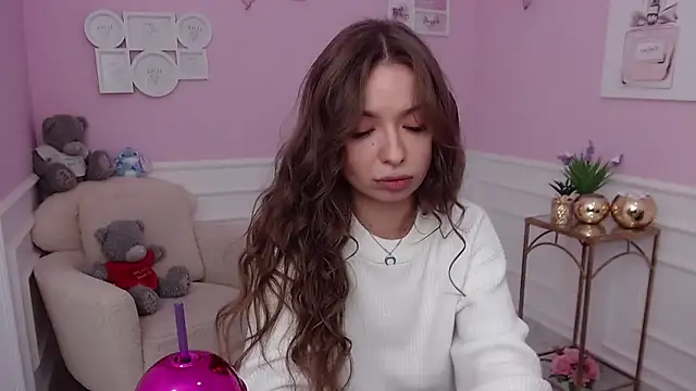 LucySkilar online show from October 12, 4:33 am