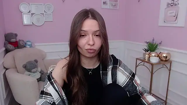 LucySkilar online show from December 15, 6:17 am