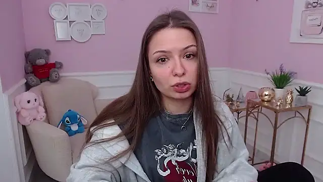 LucySkilar online show from January 19, 5:55 am