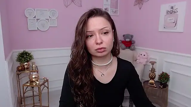 Snapshot of LucySkilar chatting on February 15, 5:26 am LucySkilar online show from February 15, 5:26 am