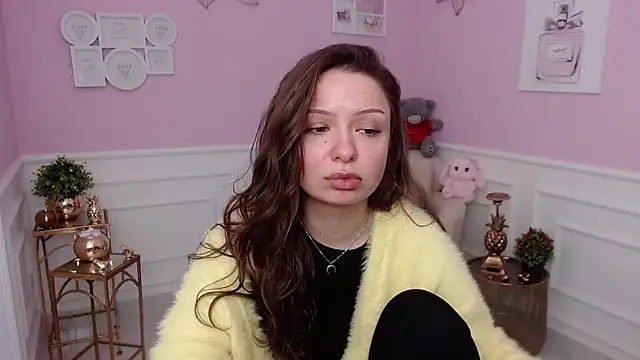 Snapshot of LucySkilar chatting on February 23, 5:27 am LucySkilar online show from February 23, 5:27 am