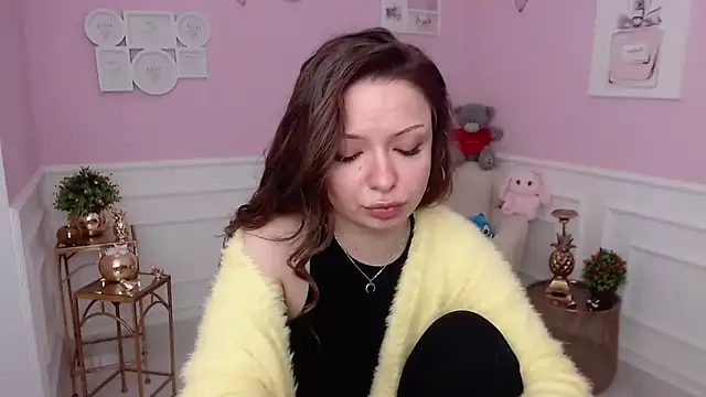 Snapshot of LucySkilar chatting on February 24, 5:38 am LucySkilar online show from February 24, 5:38 am
