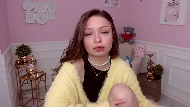 Snapshot of LucySkilar chatting on March 3, 5:46 am LucySkilar online show from March 3, 5:46 am