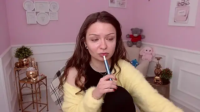 Snapshot of LucySkilar chatting on March 6, 5:26 am LucySkilar online show from March 6, 5:26 am