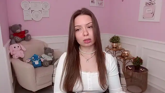 Snapshot of LucySkilar chatting on March 29, 4:23 am LucySkilar online show from March 29, 4:23 am