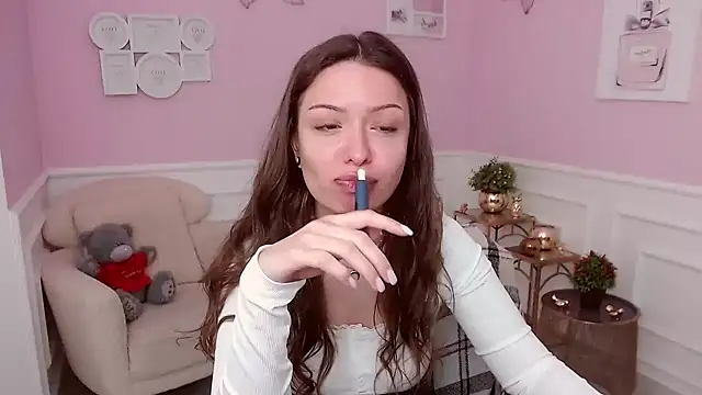 Snapshot of LucySkilar chatting on April 5, 4:09 am LucySkilar online show from April 5, 4:09 am