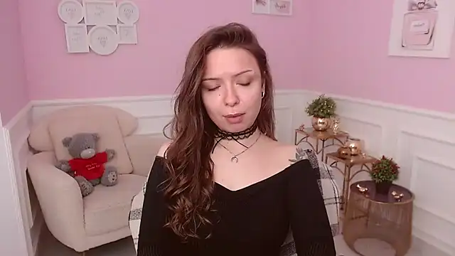 Snapshot of LucySkilar chatting on April 13, 4:29 am LucySkilar online show from April 13, 4:29 am