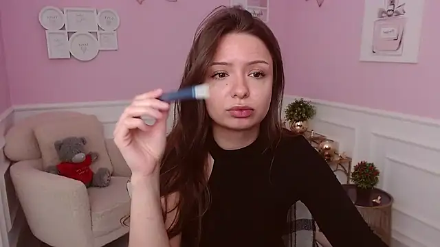Snapshot of LucySkilar chatting on June 22, 4:20 am LucySkilar online show from June 22, 4:20 am