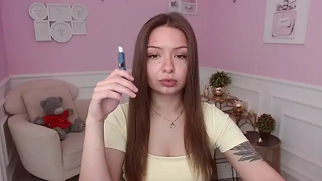Snapshot of LucySkilar chatting on July 3, 4:19 am LucySkilar online show from July 3, 4:19 am