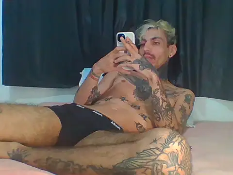 Snapshot of PitbullDiablo1 chatting on October 31, 7:31 am PitbullDiablo1 online show from October 31, 7:31 am