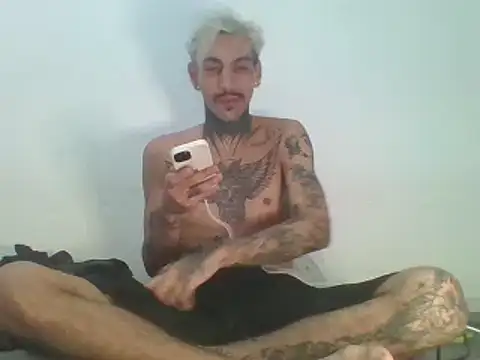 Snapshot of PitbullDiablo1 chatting on November 4, 6:45 am PitbullDiablo1 online show from November 4, 6:45 am