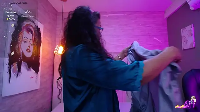 Snapshot of MaturePure chatting on February 10, 8:10 pm MaturePure online show from February 10, 8:10 pm