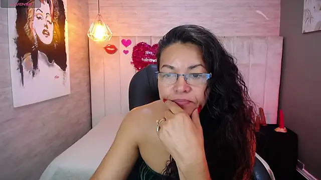 Snapshot of MaturePure chatting on February 12, 2:03 am MaturePure online show from February 12, 2:03 am