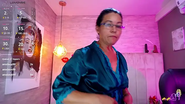 Snapshot of MaturePure chatting on February 14, 12:51 am MaturePure online show from February 14, 12:51 am