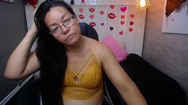 Snapshot of MaturePure chatting on March 12, 10:39 pm MaturePure online show from March 12, 10:39 pm