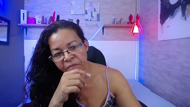 Snapshot of MaturePure chatting on October 10, 9:25 pm MaturePure online show from October 10, 9:25 pm