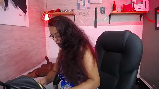 Snapshot of MaturePure chatting on October 14, 12:28 pm MaturePure online show from October 14, 12:28 pm