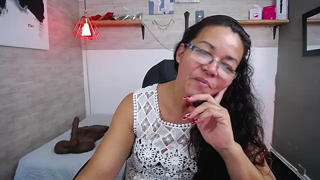 Snapshot of MaturePure chatting on October 17, 8:11 pm MaturePure online show from October 17, 8:11 pm