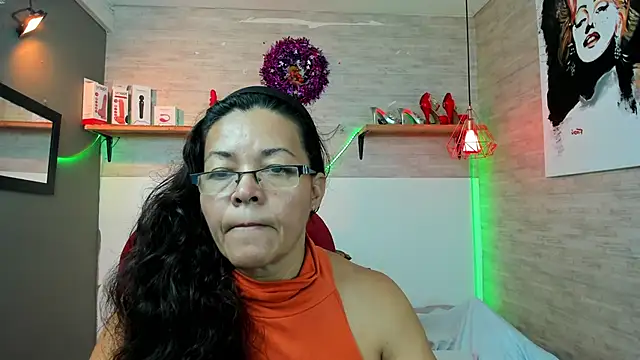 Snapshot of MaturePure chatting on December 15, 8:13 pm MaturePure online show from December 15, 8:13 pm