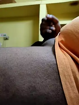 Snapshot of Brown_Munda047 chatting on October 3, 6:27 pm Brown Munda047 online show from October 3, 6:27 pm