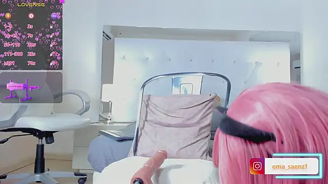 Snapshot of ema__saenz chatting on January 12, 10:02 am ema saenz online show from January 12, 10:02 am