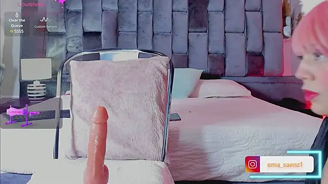 Snapshot of ema__saenz chatting on January 28, 7:22 am ema saenz online show from January 28, 7:22 am