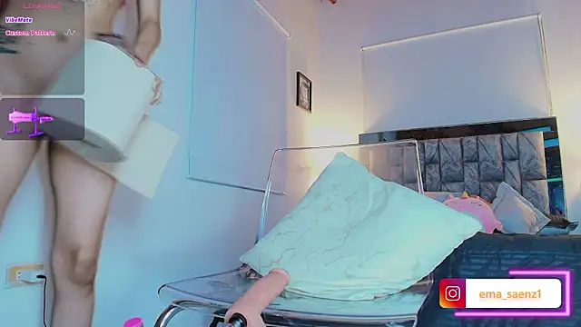 Snapshot of ema__saenz chatting on February 28, 8:39 pm ema saenz online show from February 28, 8:39 pm