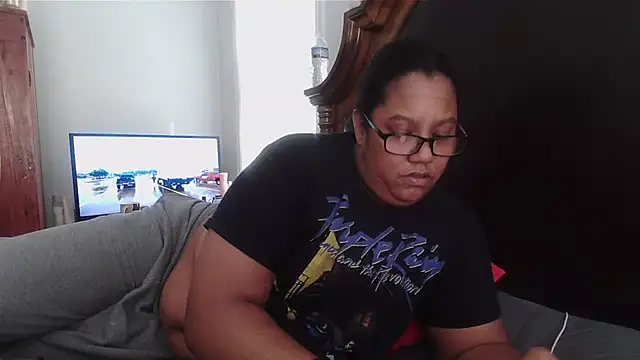 ebonyred online show from February 20, 6:13 pm