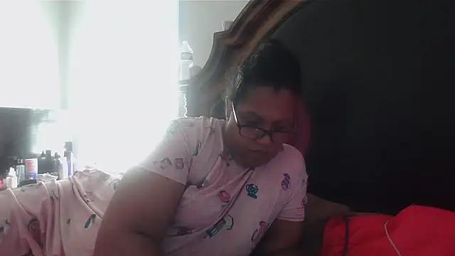 ebonyred online show from November 20, 1:44 pm