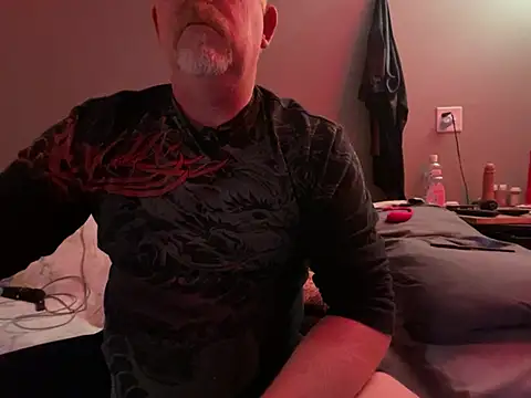 Snapshot of Dadbod74 chatting on February 18, 11:11 pm Dadbod74 online show from February 18, 11:11 pm