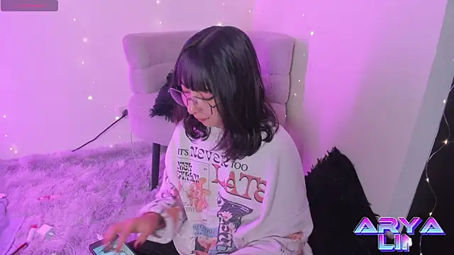 arysUwU online show from May 2, 1:32 am