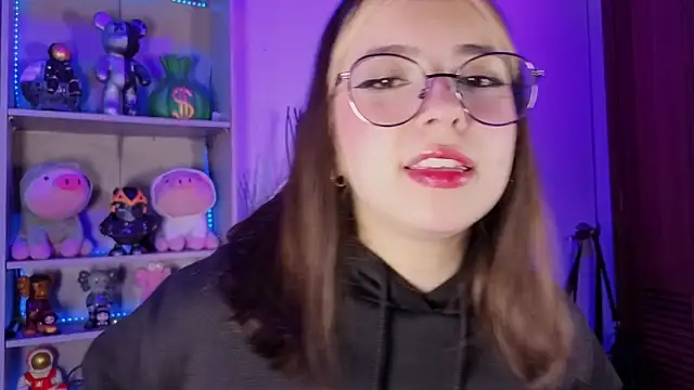 EmilyMiller  online show from September 17, 4:52 pm