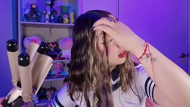 EmilyMiller  online show from October 17, 5:26 pm