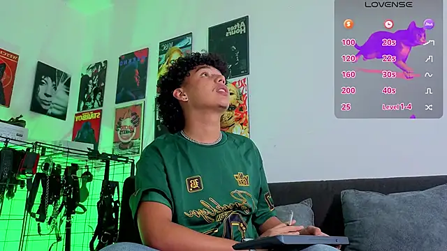 Snapshot of GaelOconner chatting on October 22, 3:18 am GaelOconner online show from October 22, 3:18 am