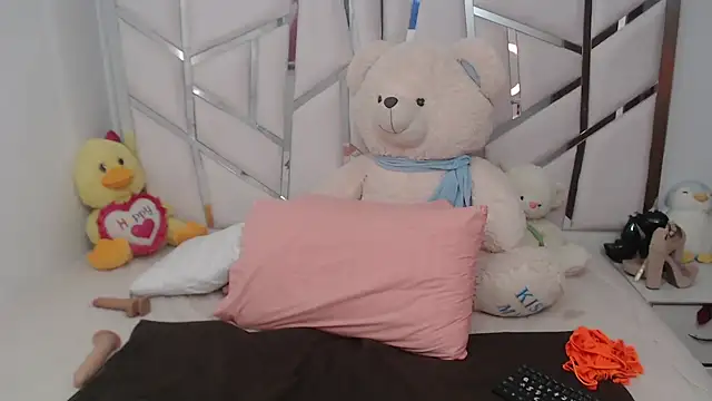 celestesouzalatin online show from October 9, 8:40 pm