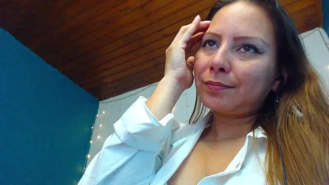 camila delarosa online show from December 27, 6:31 pm