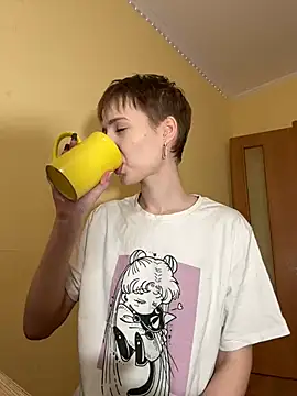 Snapshot of Crayzy_Luv chatting on February 24, 10:14 pm Crayzy Luv online show from February 24, 10:14 pm