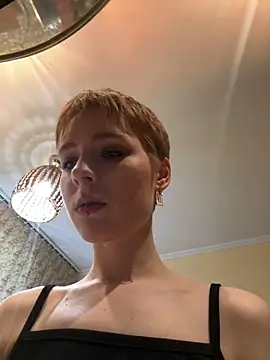 Snapshot of Crayzy_Luv chatting on March 7, 2:36 am Crayzy Luv online show from March 7, 2:36 am