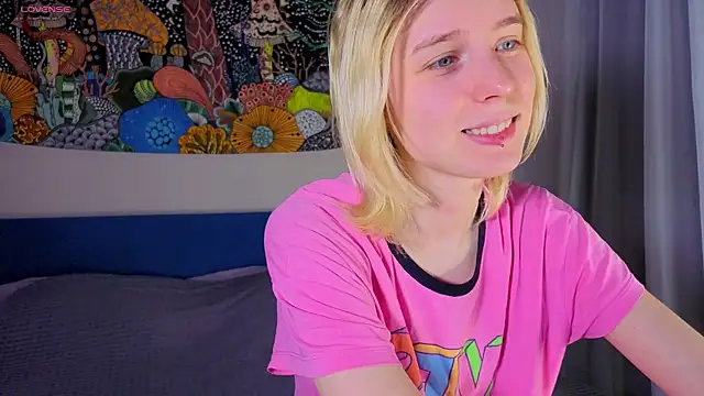 Snapshot of Crayzy_Luv chatting on March 20, 4:12 pm Crayzy Luv online show from March 20, 4:12 pm