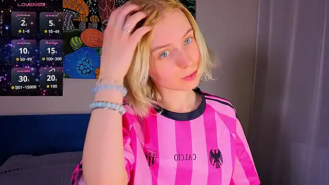 Snapshot of Crayzy_Luv chatting on March 24, 8:58 pm Crayzy Luv online show from March 24, 8:58 pm