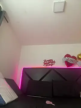 Snapshot of ScarlettAndClark chatting on February 19, 12:34 pm ScarlettAndClark online show from February 19, 12:34 pm