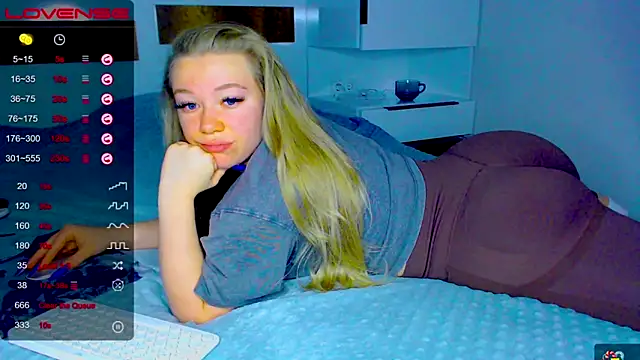 kitti kaattt online show from October 19, 3:29 am