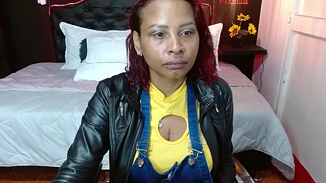 Snapshot of Dominik_girl chatting on February 5, 2:08 am Dominik girl online show from February 5, 2:08 am