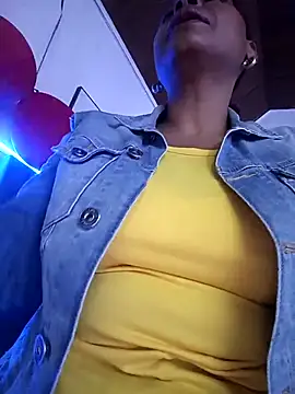 Snapshot of Dominik_girl chatting on March 7, 2:04 am Dominik girl online show from March 7, 2:04 am