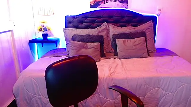 Snapshot of Dominik_girl chatting on October 30, 9:37 pm Dominik girl online show from October 30, 9:37 pm