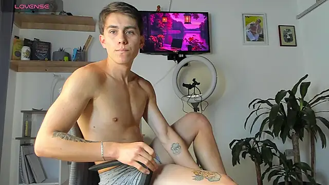 Snapshot of manucute_23_ chatting on October 8, 1:53 pm manucute 23  online show from October 8, 1:53 pm